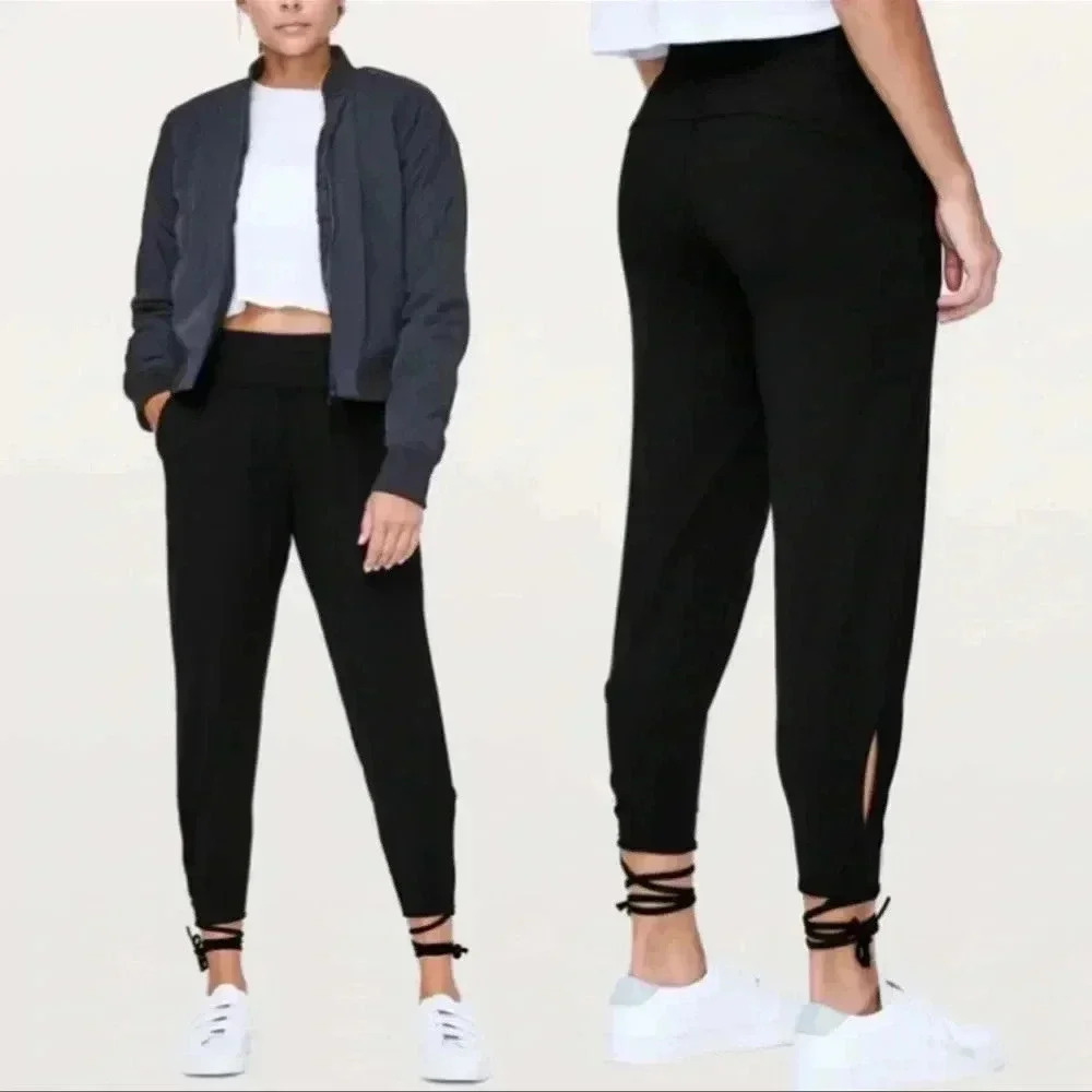 Lululemon Spirited Sissone Pant *25"
Black size 6